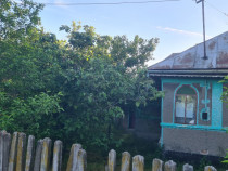 Vând teren și casa batranească