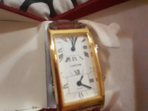Ceas Cartier,cu brățară din piele si incheitoare metalică.